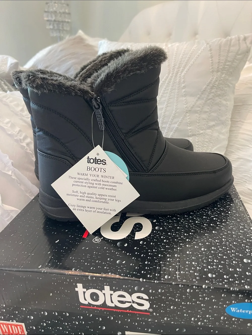 totes Black Dalia Faux-Fur Lined Winter Zip Ankle Boots, size 9.5